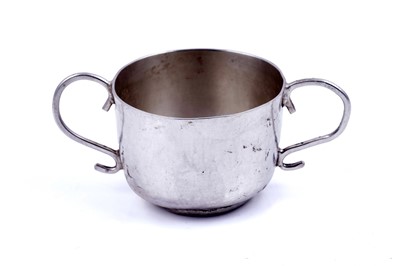 Lot 167 - A William & Mary miniature silver porringer
