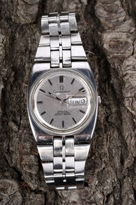 Lot 142 - Omega Constellation: a stainless steel cased automatic chronometer wristwatch