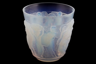 Lot 410 - Sabino, Paris: an Art Deco opalescent vase