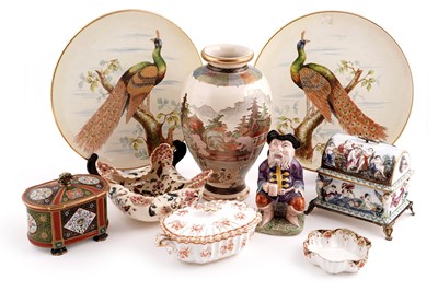 Lot 375 - A collection of ceramics