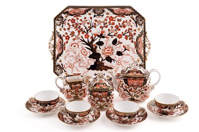 Lot 333 - A Royal Crown Derby 383 'Imari' pattern tea service