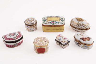 Lot 379 - A collection of 20th Century porcelain and enamelled lidded boxes