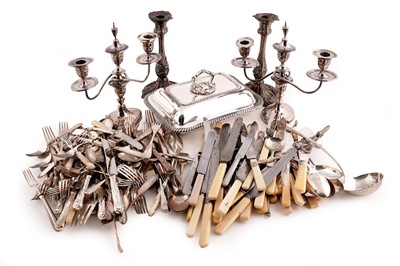 Lot 435 - A selection of silverplate