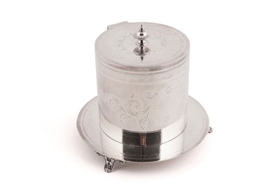 Lot 444 - A Victorian silverplated biscuit barrel