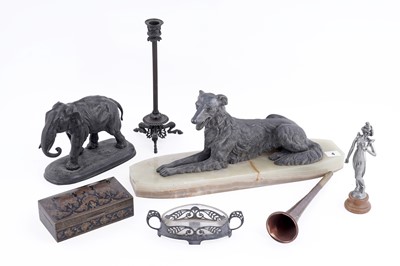Lot 440 - A collection of silverplated and metal wares