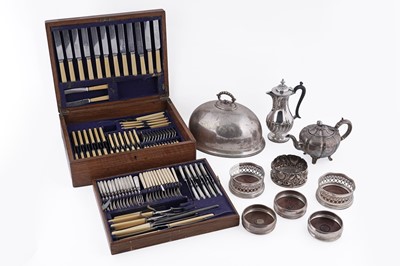Lot 431 - An oak cased canteen of cutlery; and a selection of silverplated wares