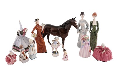 Lot 386 - A collection of ceramic figurines