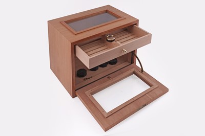 Lot 503 - A Salvador Vila ‘Las Vegas’ Humidor