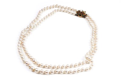 Lot 129 - A double strand pearl necklace