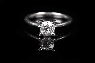 Lot 112 - A solitaire diamond ring