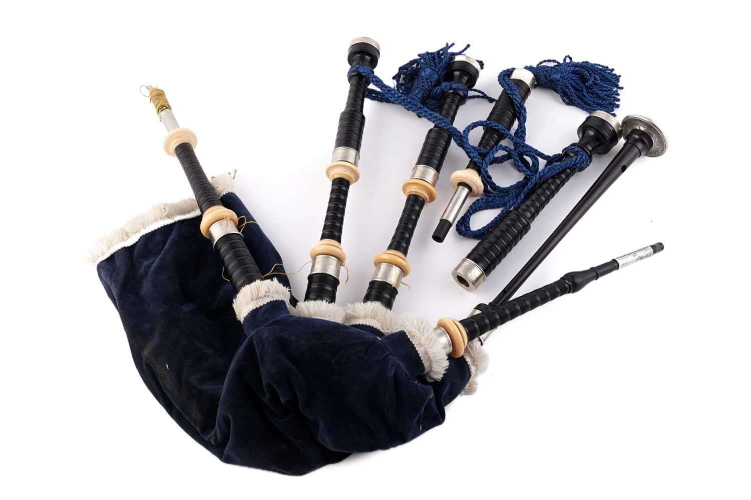 Lot 19 - A set of Scottish bagpipes