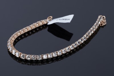 Lot 213 - A golden topaz bracelet