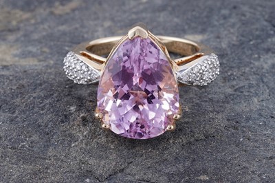 Lot 116 - Lorique: a kunzite and diamond dress ring