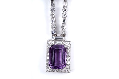 Lot 827 - An Art Deco amethyst and diamond necklace