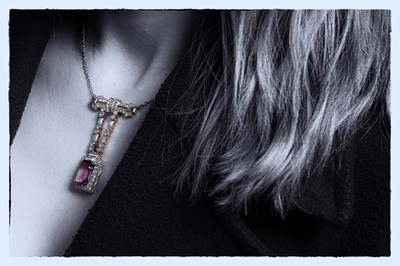 Lot 827 - An Art Deco amethyst and diamond necklace