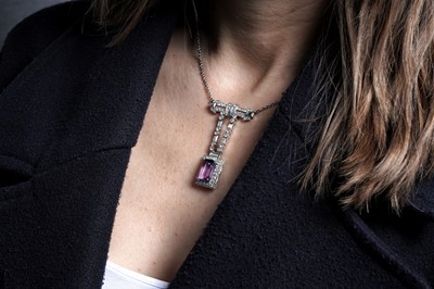 Lot 827 - An Art Deco amethyst and diamond necklace