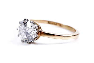 Lot 894 - A solitaire diamond ring