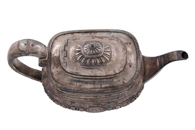 Lot 138 - A George III silver teapot
