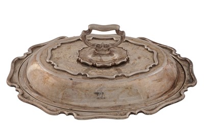 Lot 142 - A George V silver entrée dish