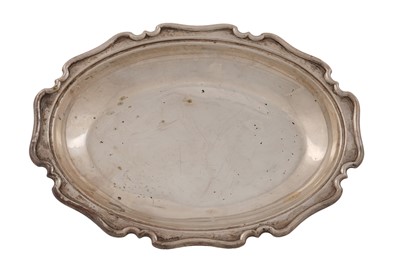 Lot 142 - A George V silver entrée dish