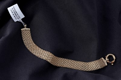 Lot 143 - A 9ct gold "Bismark" pattern bracelet