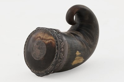 Lot 276 - An early 19th Century Scottish silver-mounted curly horn snuff mull