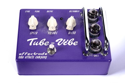 Lot 197 - A selection of pedals and accessories