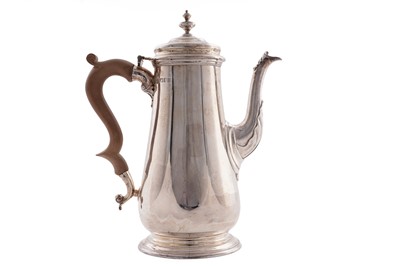 Lot 17 - An Elizabeth II silver coffee pot