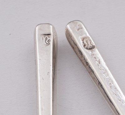 Lot 397 - A pair of James I silver slip-top spoons