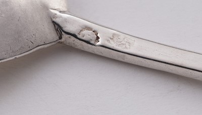Lot 397 - A pair of James I silver slip-top spoons