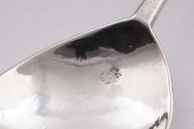 Lot 397 - A pair of James I silver slip-top spoons