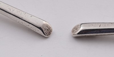 Lot 397 - A pair of James I silver slip-top spoons