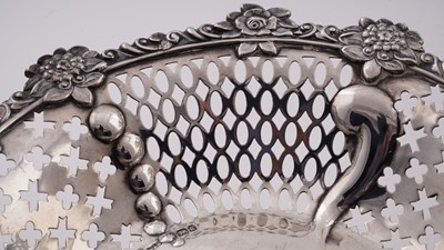 Lot 94 - A graduated pair of late Victorian silver dessert stands or tazzae