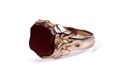 Lot 18 - A Great War period Art Nouveau carnelian and 9ct rose gold signet ring