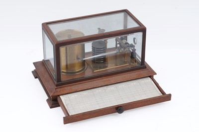Lot 368 - An early 20th Century oak cased barograph