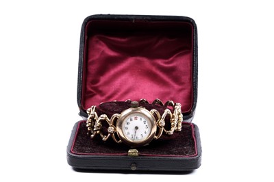 Lot 76 - A 9ct yellow gold cased lady’s wristwatch