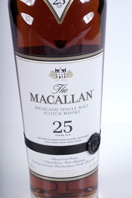 Lot 563 - The Macallan 25 Year Old Highland Single Malt Scotch Whisky