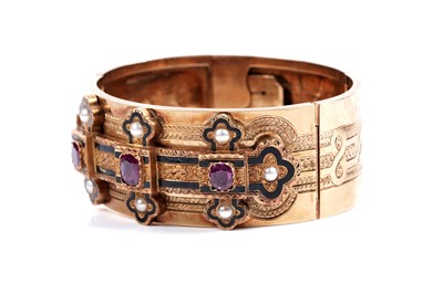 Lot 931 - A Victorian Gothic revival mourning bangle