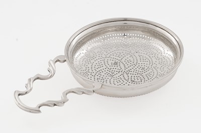 Lot 168 - A George III silver lemon strainer with a shallow circular bowl