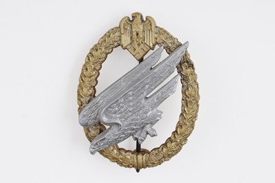 Lot 795 - A German Second World War Army Parachutist's badge