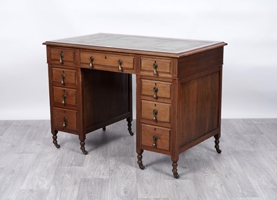 Lot 1 - An Edwardian mahogany pedestal desk