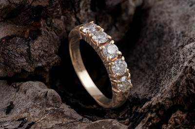 Lot 105 - A modern five-stone diamond ring