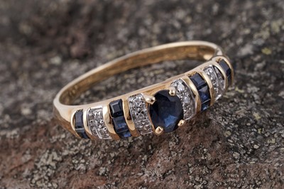 Lot 107 - A modern sapphire and diamond ring