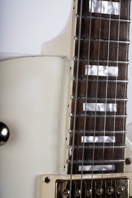 Lot 90 - A Gretsch-style guitar