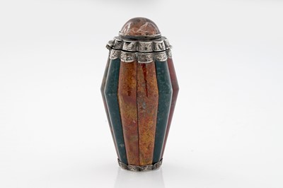 Lot 688 - A Victorian Scottish silver mounted coloured agate vinaigrette