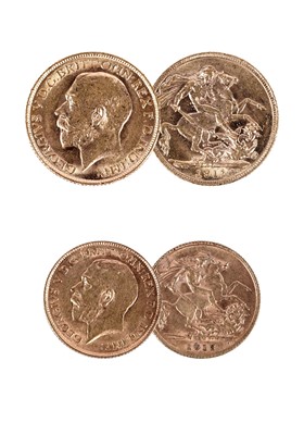 Lot 284 - George V gold sovereign; and half-sovereign