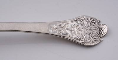 Lot 442 - A William III silver west country lace-back trefid spoon