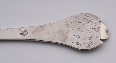 Lot 442 - A William III silver west country lace-back trefid spoon
