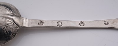 Lot 442 - A William III silver west country lace-back trefid spoon