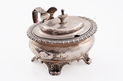 Lot 184 - A George IV silver mustard pot